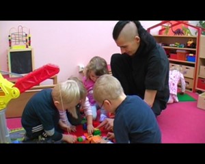 Altenburg.TV: Erzieher im Kindergarten