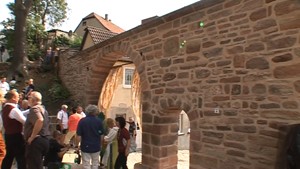 Ostth�ringen.TV: Das zerst�rte Rote Tor wurde als Wahrzeichen wieder aufgebaut