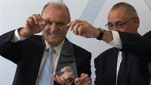 Jena.TV: SCHOTT investiert in spezielle Gl�ser f�r Smartphones