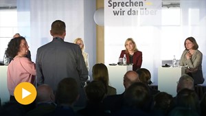 Bericht aus Erfurt: Nina Warken (CDU) steht Rede und Antwort beim B�rgerdialog in Mechterst�dt
