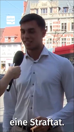 Bratwurst mit Senf Anja unterwegs in Erfurt: Was f�r ein Senf muss auf die Bratwurst?